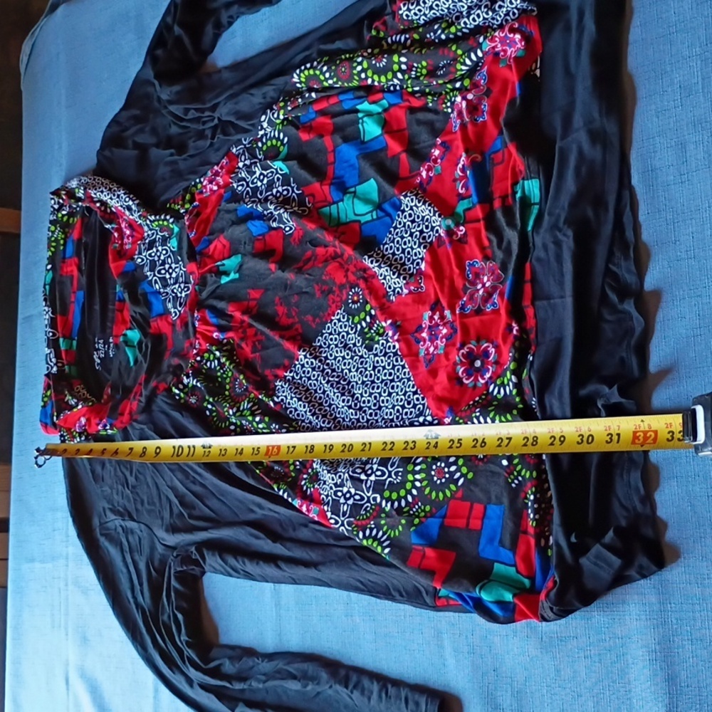 Soft Focus Geometric Pattern Top - Picture 10 of 13